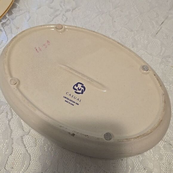 Floral Decorative Box with Gold Trim Vintage - Picture 7 of 13